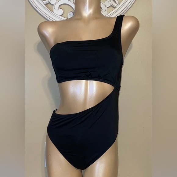 Shade & shore womens medium 8 10 bathing suit swim Black One Shoulder Cutout NWT - Picture 1 of 9